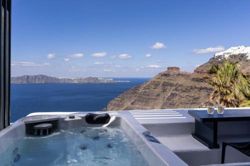 Mill Houses New Elegant Suites - Best Hotels in Santoríni