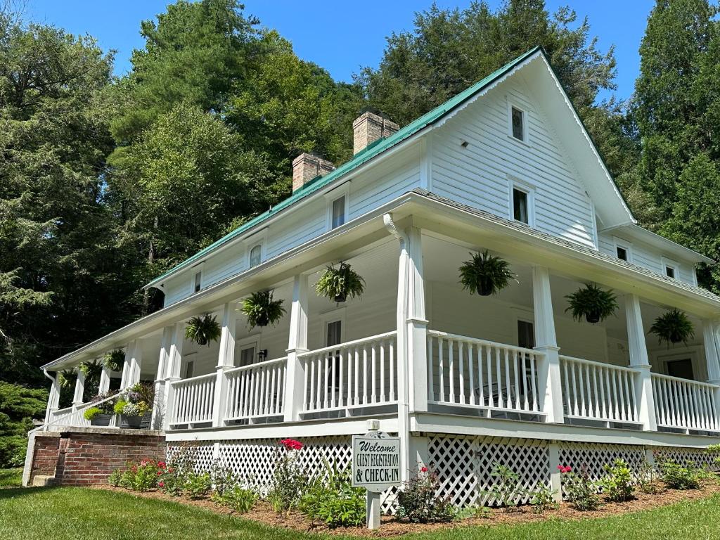 Lovill House Inn - Best Hotels in North Carolina