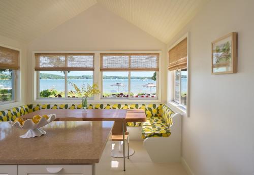 Silver Sands Motel & Beach Bungalows - New York Hotels with Suites