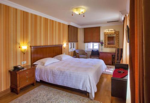 Aetoma Hotel
