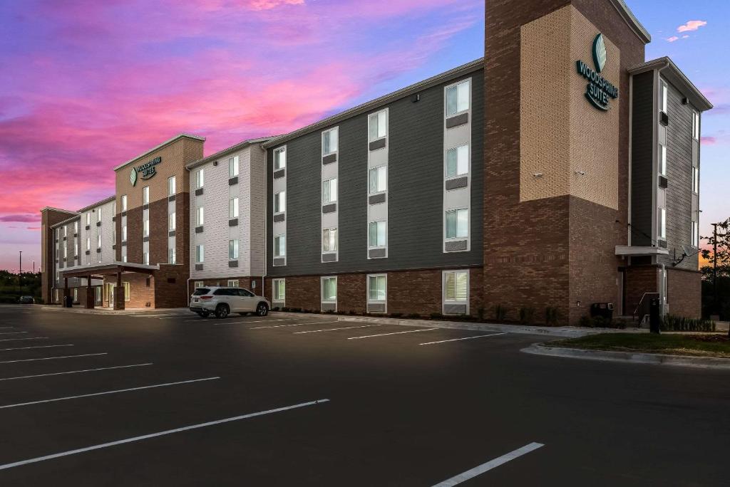 WoodSpring Suites Milwaukee - Menomonee Falls - Best Radisson Hotel Group in Wisconsin