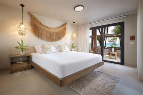 Arca - Best Hotels in Roatan