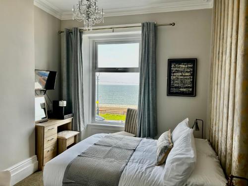 Hotel No5, Beachfront with Free Private Car Park