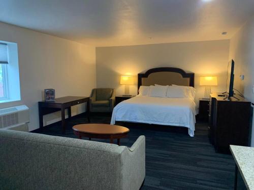 Elker Inn & Suites